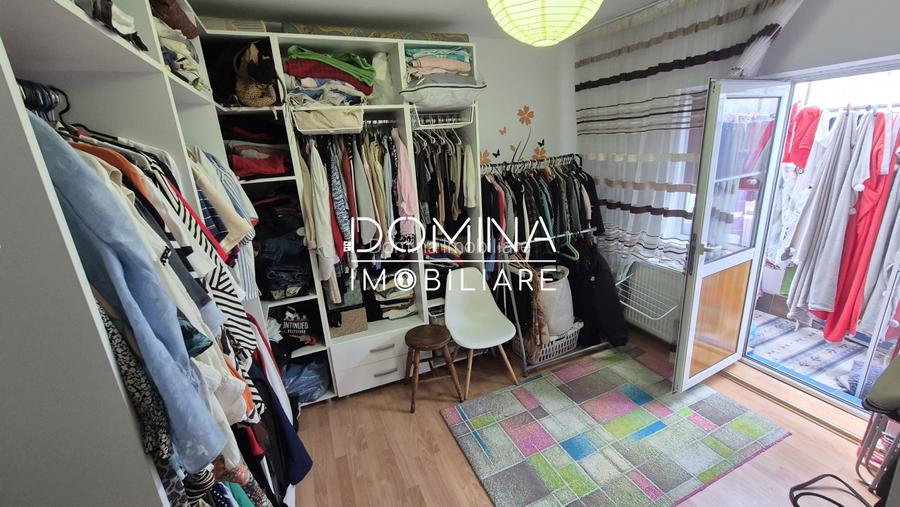 Vânzare apartament 3 camere, 75 mp, situat în Târgu Jiu, strada 23 August - 7
