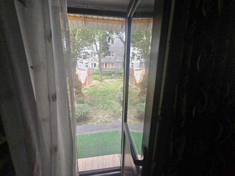 Apartament parter, balcon 13 mp cu ieșire directă – Războieni