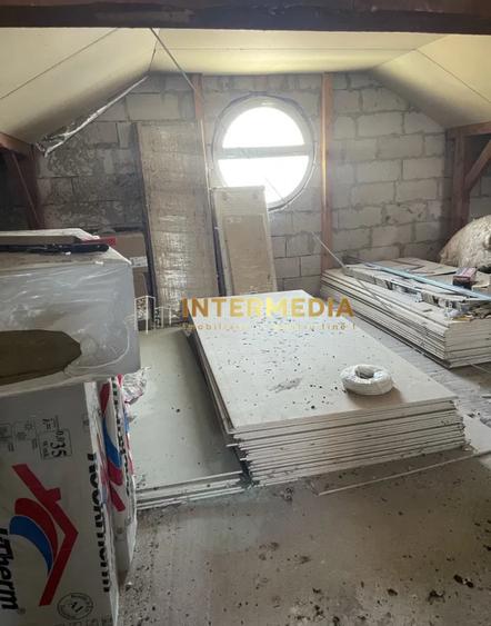 Apartament mare de 180 mp. Pod Mansarda 7 Camere 7 Garsoniere investitie Birouri