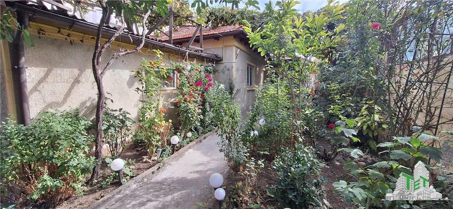 Casa rustica cu curte, 3 camere, zona Tabacarie, Constanta