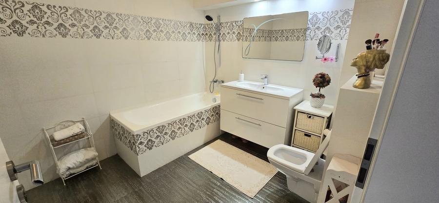 K 4-5 , 4 camere 92 mp , loc de parcare inclus