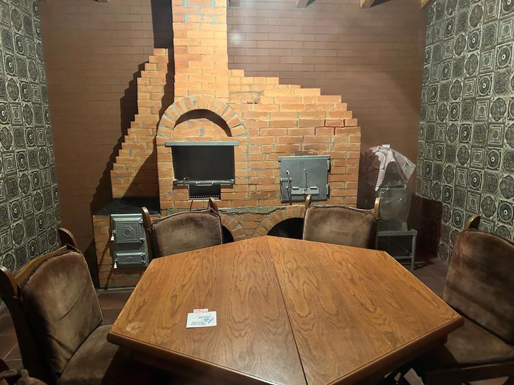 Pensiune cu 13 camere|4 apartamente|Spații auxiliare| ideal investiție