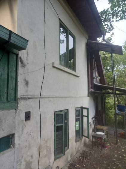 Vând casă și teren cu pomi fructiferi