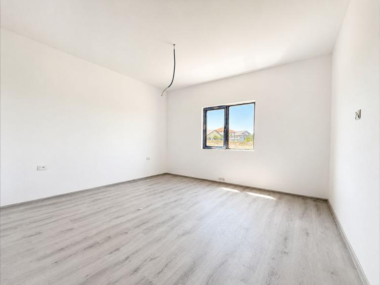 Casă nouă P+M în Lumina | 5 dormitoare | curte și parcare proprie