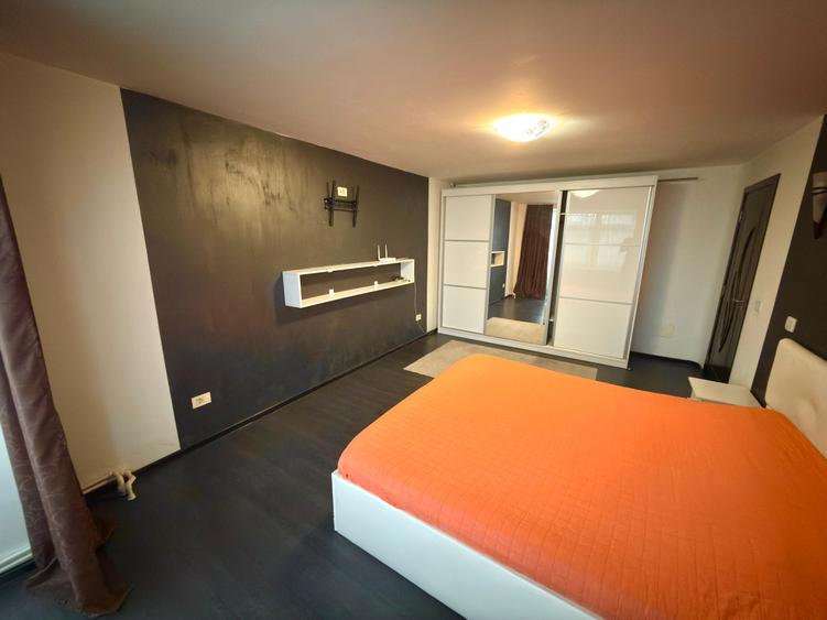 Craiova-Rovine, garsoniera de vanzare, 37 mp, 4/4, mobilata/utilata, 69900 euro