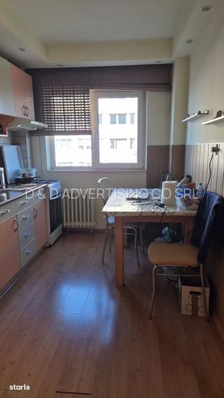 Titan - 1 min. Metrou - Apartament 3 camere -- suprafata 74 mp .- anul 1985 - 6