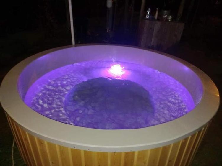 Resedinte montane,mobilate,echipate, jacuzzi,piscina,pretios areal,Sambata de Su