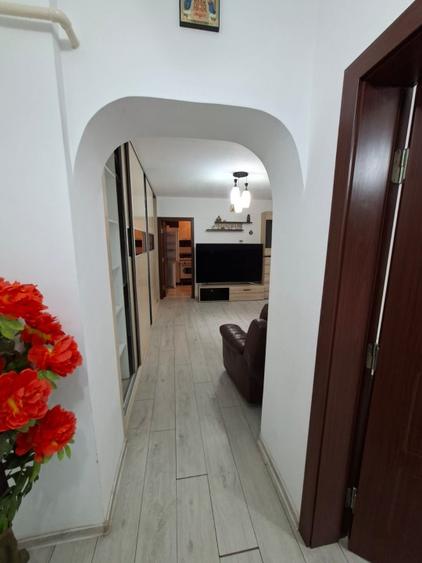 INCHIRIEZ APARTAMENT 2 CAMERE ZONA VIVO CONSTANTA
