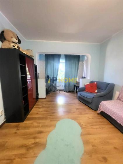 Apartament 2 Camere, Decomandat, etaj 2 din 3