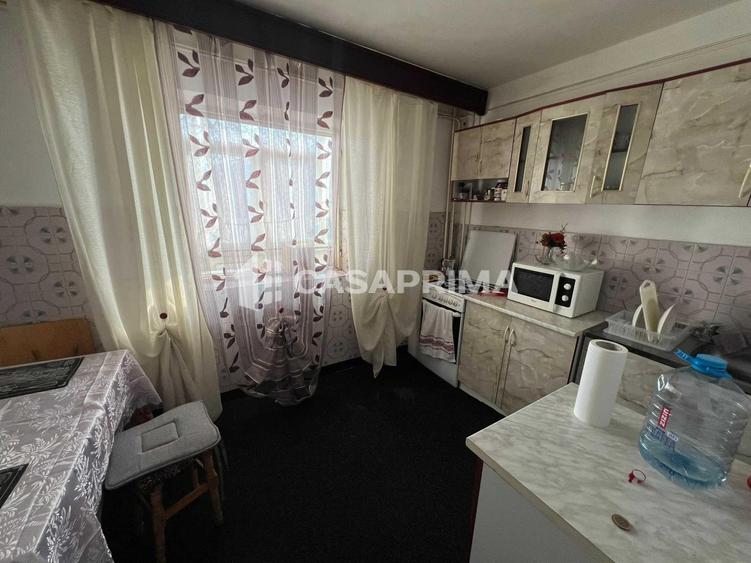 Apartament 3 camere decomandat, Nicolina, etaj 3