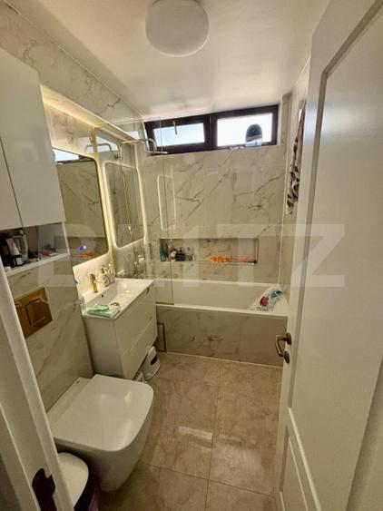 Apartament cu 3 camere, etaj 2, renovat complet - zonă Centrală