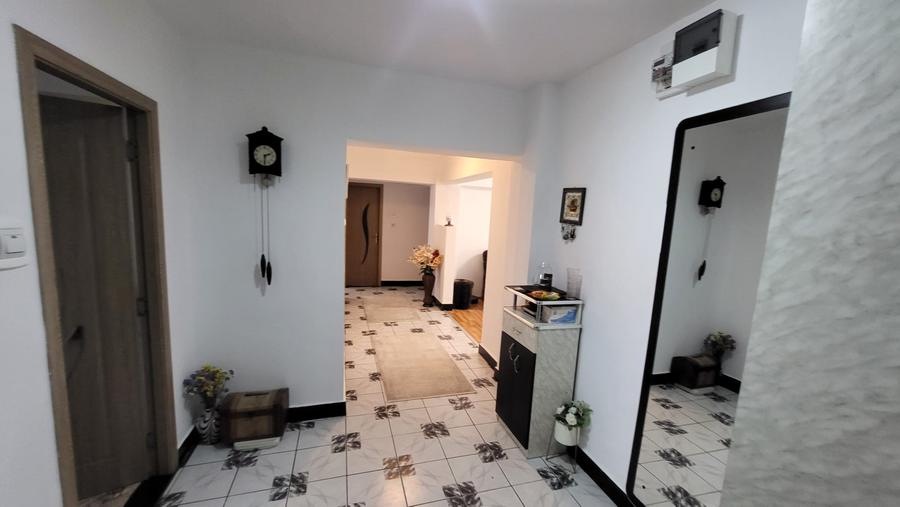 Apartament 4 camere mai sus de Stadion