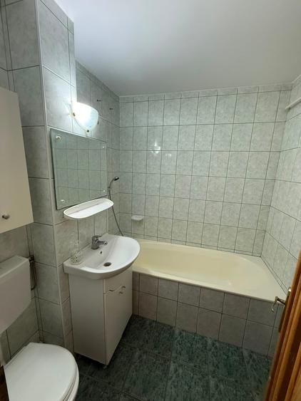 3 DECOMANDATE cu centrala , spatios -Neagoe Voda