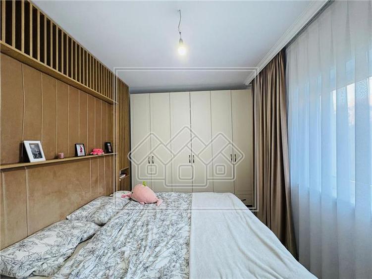 Apartament decomandat cu 2 camere, terasa, mobilat si utilat