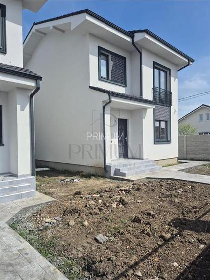 DUPLEX INDIVIDUAL -   Despartit prin camera Tehnica  - bucatarie inchisa -  2 Fr - 2