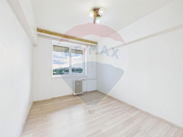 Apartament cu 3 camere de vânzare în zona Giurgiului