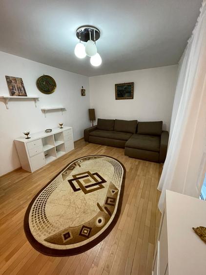 Apartament 3 camere mobilat si utilat la parter din 4 etaje.