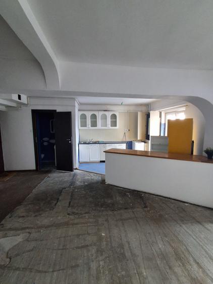 Centru Civic 3 camere, 2 bai, bucatarie pentru muncitori