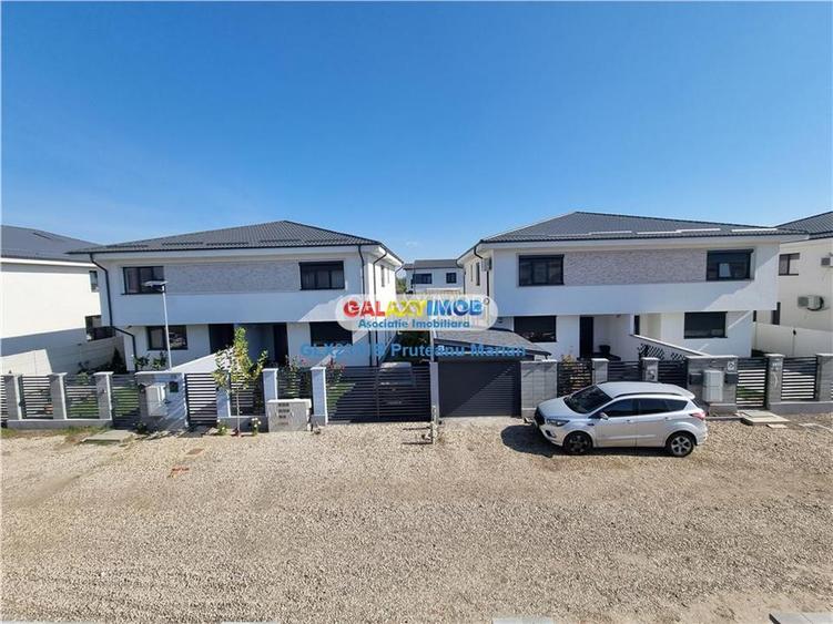 Vanzare casa de tip Duplex cu 370 mp de teren situat la Str Margelelor - 8