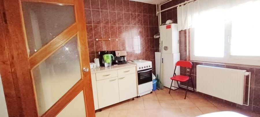 Apartament cu 3 camere decomandate,Carpatilor-Judetean