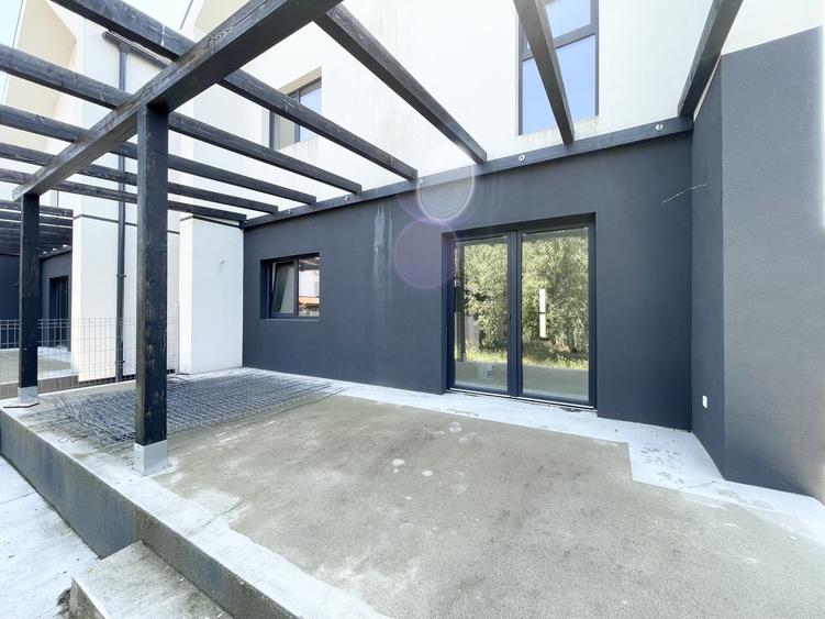 Duplex cu 5 camere despartit prin spatiu tehnic - Urseni