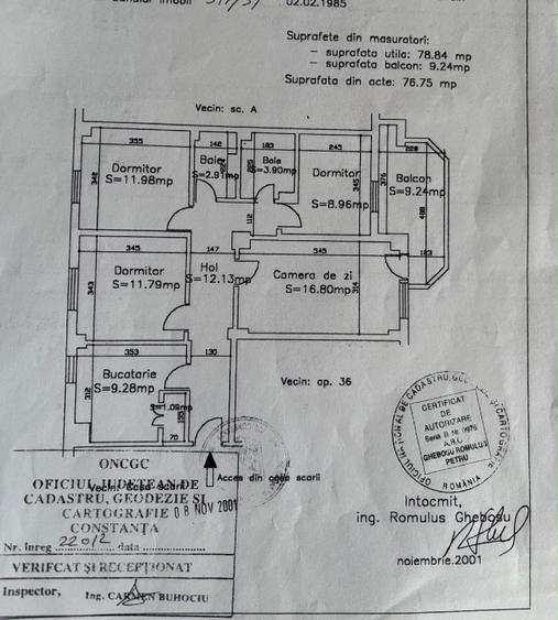 Vând apartament 4 camere zona centrală, langa parc