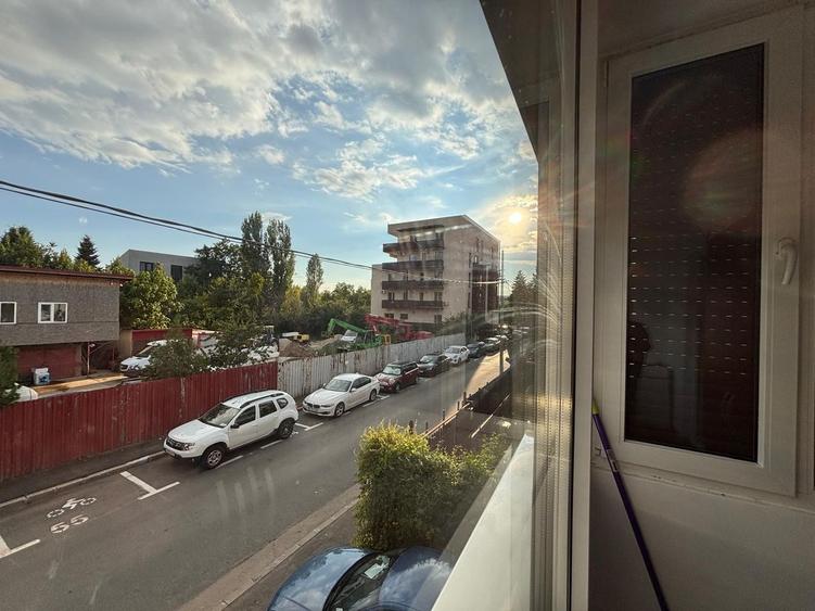 Apartament 2cam, decomandat, centrala proprie, parcare privata, metrou
