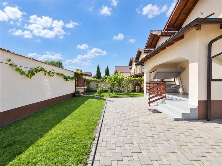 Casa individuala 5 camere 3 bai garaj 500mp teren zona Arhitectilor