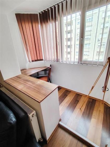 RECO Apartament renovat cu camere Decomandat cu lift