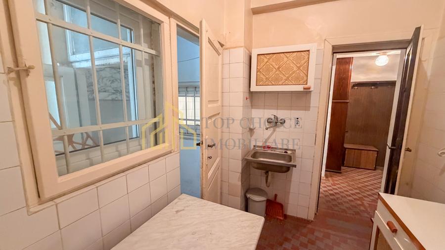 CAMERE TRANSFORMABIL IN 3 - LANGA SALA PALATULUI - CLADIRE CU ISTORIE