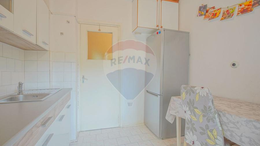 Apartament 2 cam de închiriat Zona Griviței Mobilat și utilat etaj 1