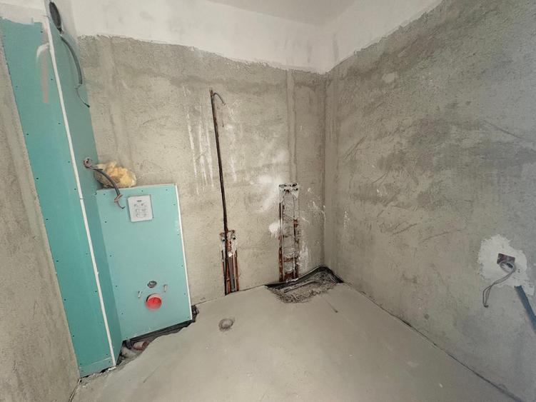 Apartament 3 camere | 1 Mai | Semifinisat | Parcare inclusa | etj 2
