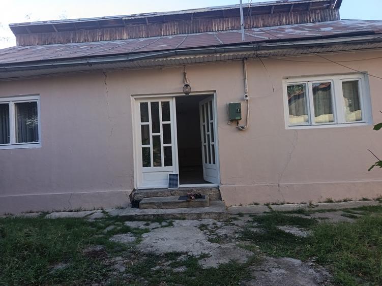 Casa curte/ oras Pantelimon/3 camere/curte mare