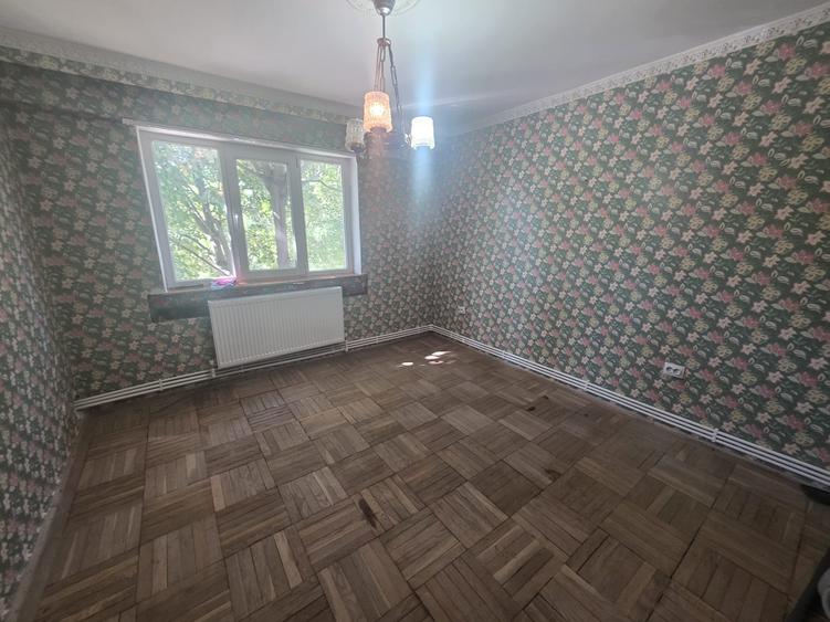 Apartament 2 camere Ciresica piata  90000 euro