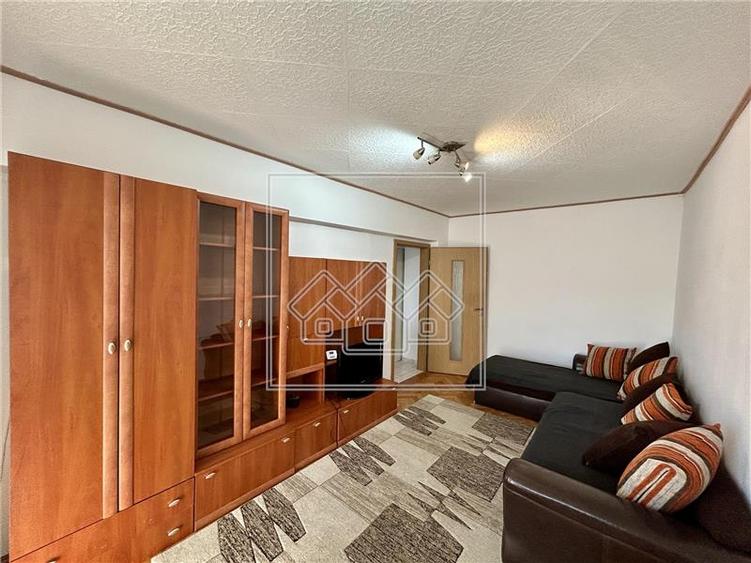 Apartament 2 camere, decomandat, la cheie, zona buna