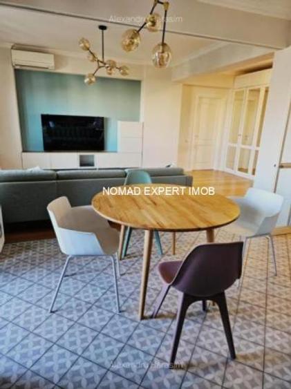 3 camere Piata Victoriei bloc boutique 2018