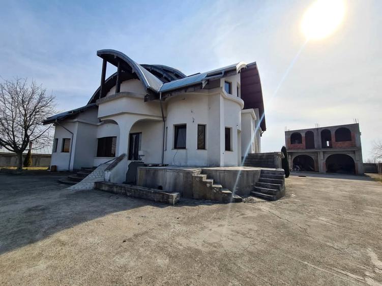 Casă 520 mp + teren 2.000 mp + utilități complete – oportunitate în Tărtășești
