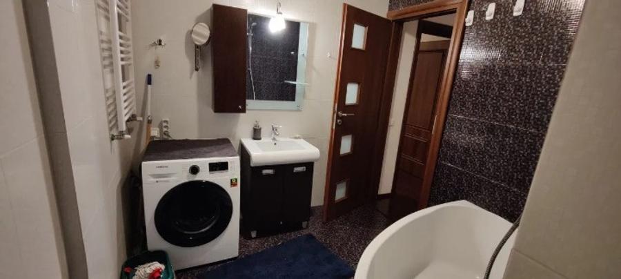 Închiriere Apartament 3 camere în Jiului cu Centrala Proprie Parcare comuna