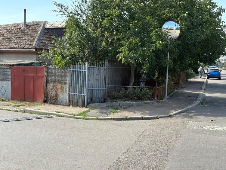 Vând teren și casă Palazu-Mare