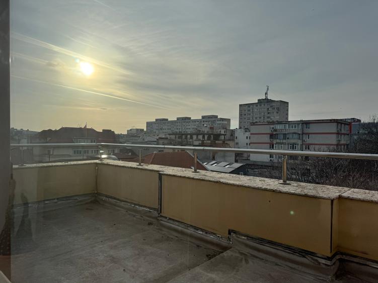 Apartament cu 3 camere ultracentral etajul trei