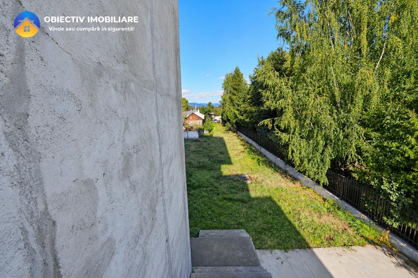 Casă P+2E din cărămidă, 549 mp, teren 1.400 mp, construcție 2021, Roznov
