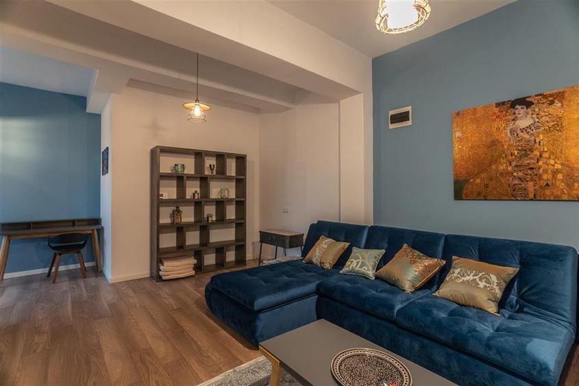 Apartament de LUX 3 camere si curte Parcul Sub Arini
