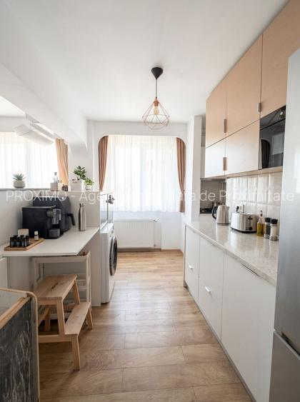 Apartament decomandat 4 camere 2 băi 2 balcoane, zona centrală