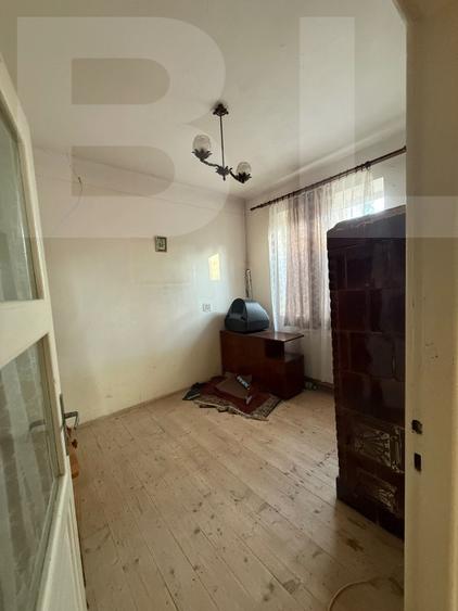 Casa de vanzare, cu 3 camere, doua bucatarii+teren in Simeria