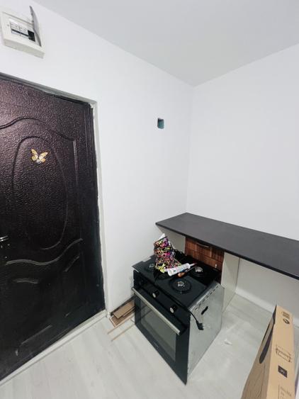 Garsoniera, 21 mp utili, renovata, etaj 4, zona Sagului - Shopping City