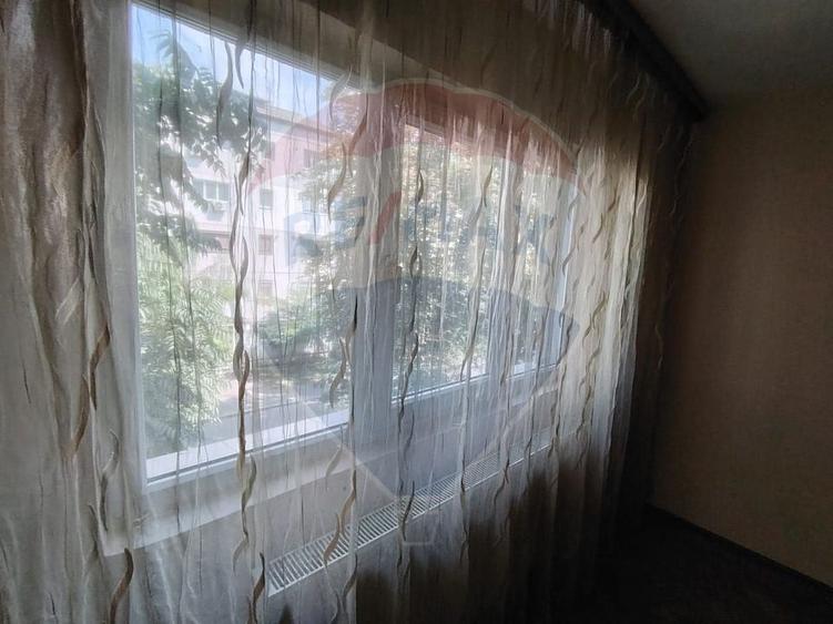 Apartament cu 3 camere str. Alexandru Vlahuta