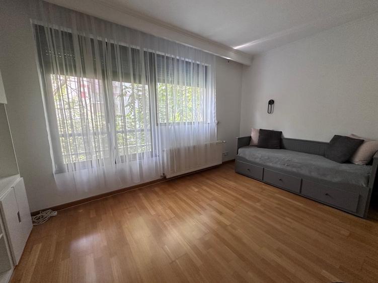 Bloc nou.3 camere decomandate,2 băi,bucătărie.Mobilat și utilat