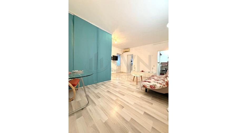 REA1027738 Studio Mall Vitan bloc 2001 53 mp