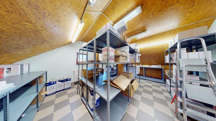 Vand casa plus spatiu comercial zona Centrul Istoric