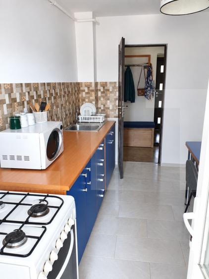 Apartament 3 camere decomandat, centrală și AC, aproape de Piața Fratii Buzesti